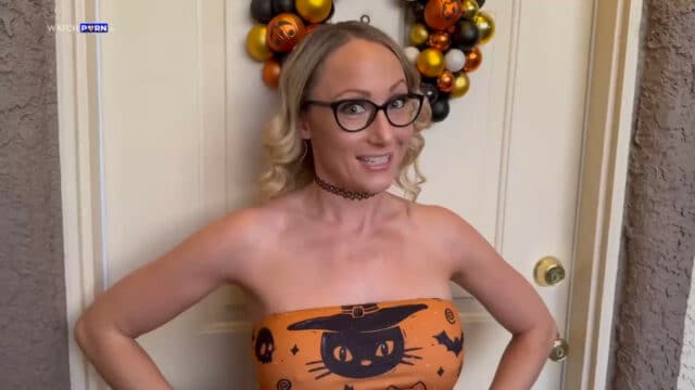Crystal Clark – Mom’s Ghostly Halloween Night Drive – Manyvids